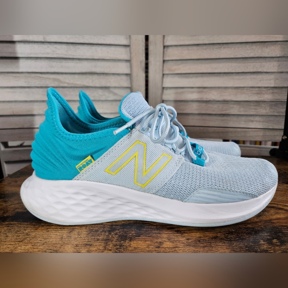 Size 9.5 M - New Balance Fresh Foam Roav V1 Blue